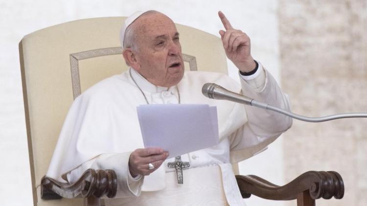 Vaticano poderá permitir padres casados